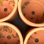 Самый простой способ добавить дренажные отверстия в горшки с растениями.