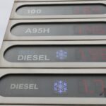 Они платят компенсацию в размере 20 евро за дорогое топливо.