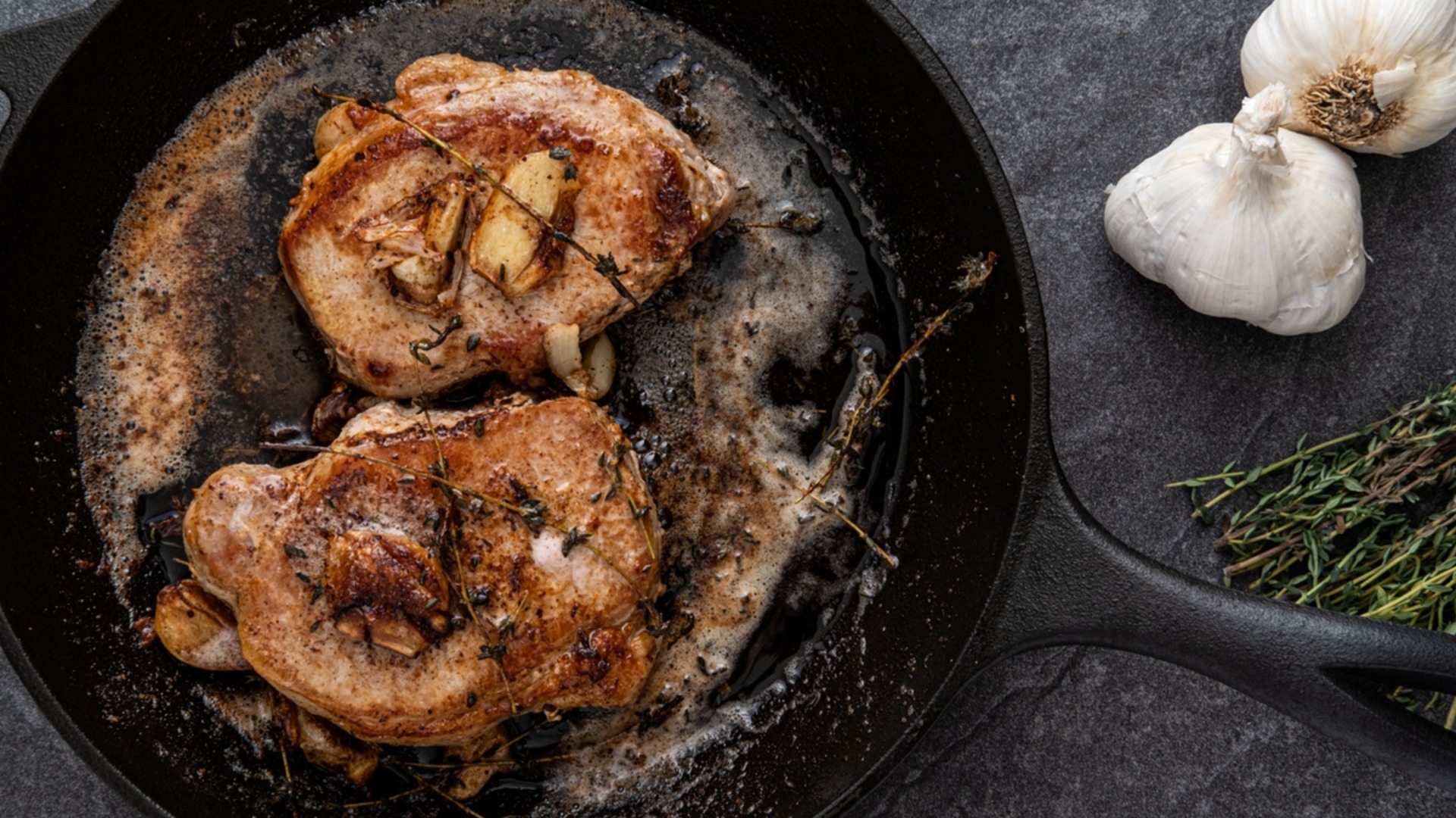 Как сделать стейки нежнее, замочив их в газированной воде на 15 минут