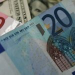 Евро дал неожиданный чек доллару