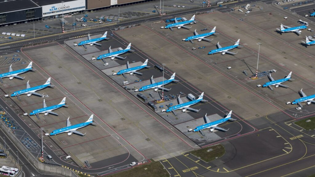 В Европу полетов не будет: авиационное топливо закончится через шесть недель