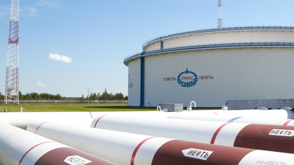 Нефть снова потекла через «Дружбу» в Словакию