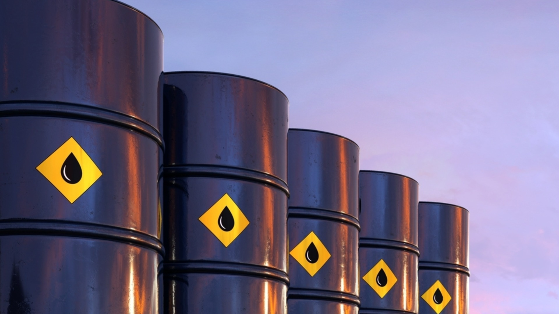 Нефть снова растет: кто потряс рынки и как далеко может зайти новый всплеск?