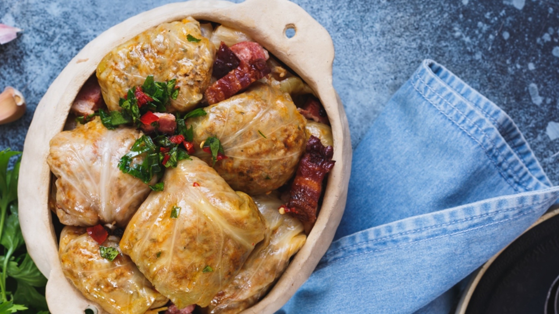 Как правильно тушить сарми из капусты, чтобы они были сочными и вкусными?