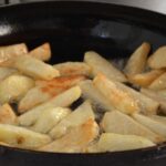 Если вы сделаете это, даже на самой старой сковороде картошка фри не прилипнет.