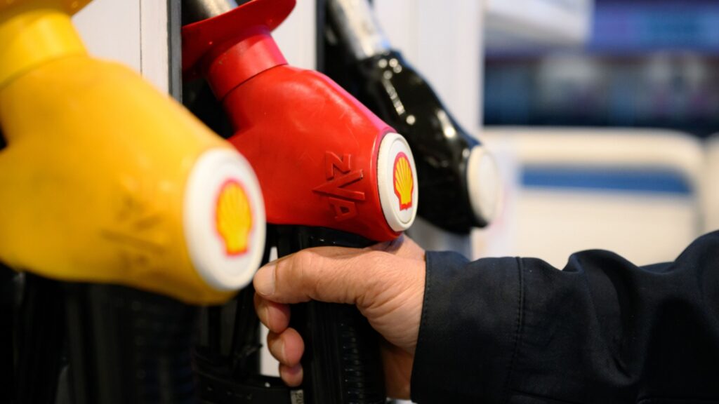 75 км от Турции, продают топливо по одной из самых низких цен в Европе.